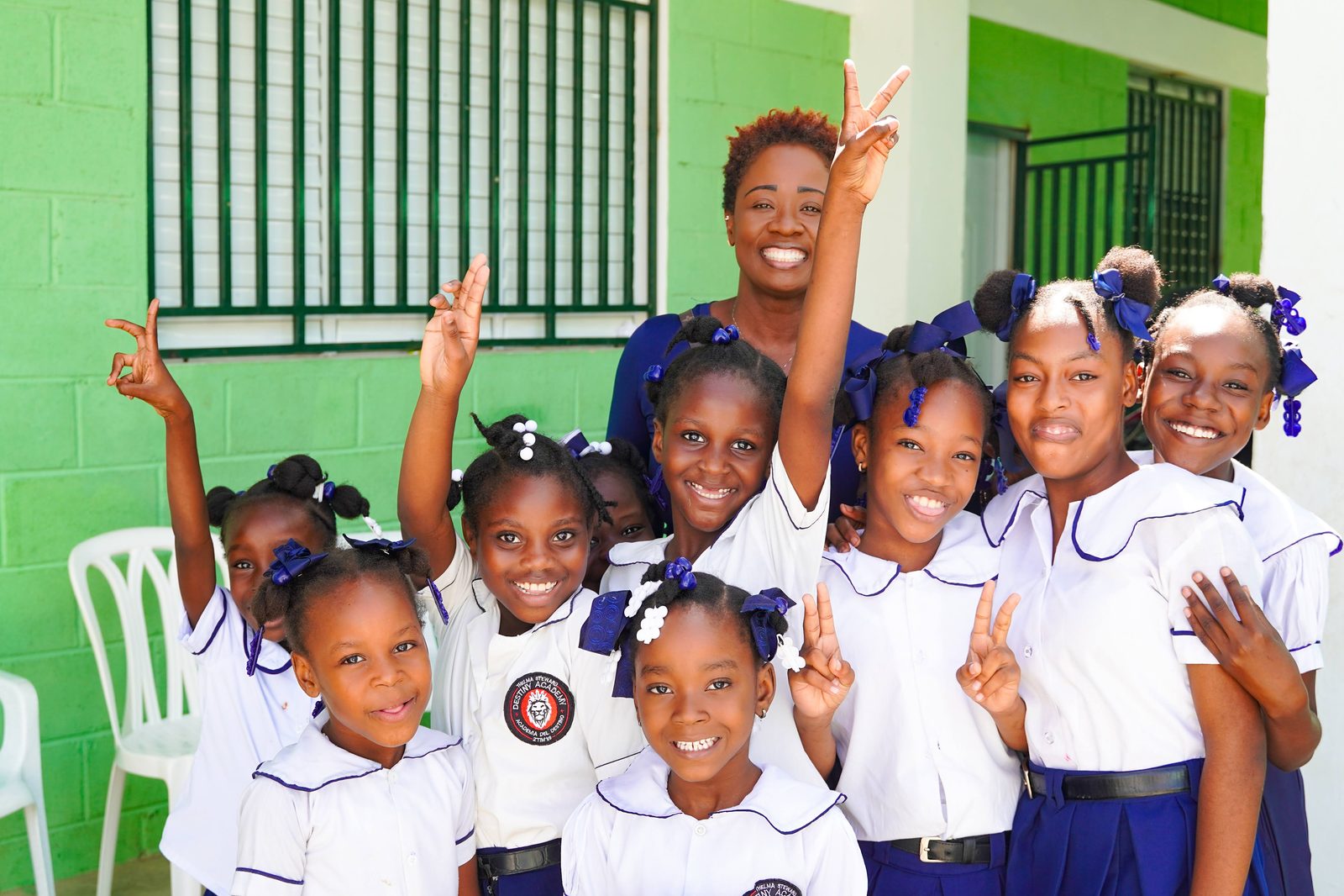 Isabella Piña with schoolchildren at Destiny Academy in the Dominican Republic